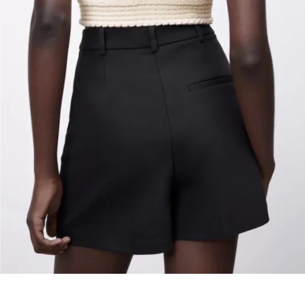 Zara Black High-Waisted Women's Shorts Button Front Small - Picture 2 of 5